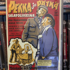 Pekka ja pätkä salapoliiseina (1955) - pikkukuva 1