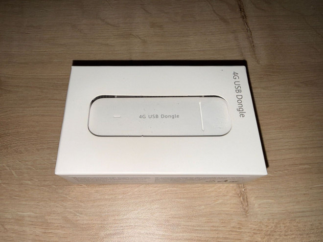 nopeaa mobiilikaistaa hyödyntävä USB tikku