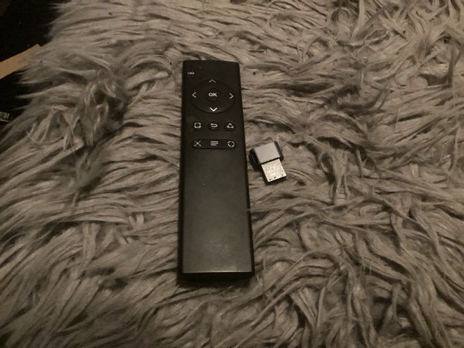 PS4 mediakaukosäädin + USB-vastaanotin – toimii myös PS5:llä