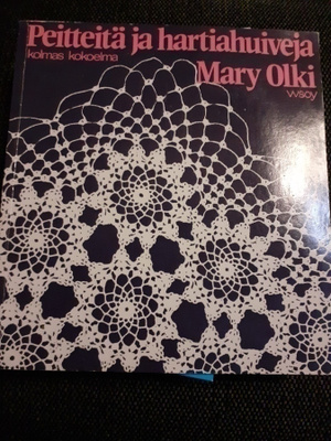 Mary Olki. Peitteitä ja hartiahuiveja - kolmas kokoelma 1975