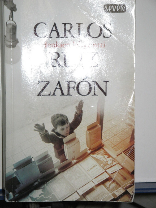 Carlos Ruiz Zafon : Henkien labyrintti