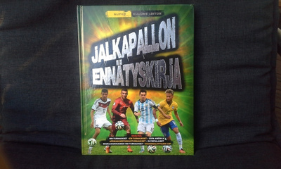 Jalkapallon ennätyskirja 2014. Kovakantinen 256 sivua.