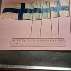 Suomen lippuja teräsneuloilla. Kääre ja 10 kpl. - pikkukuva 4