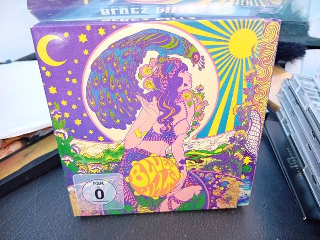 CD + DVD : BLUES PILLS ( SIS POSTIKULU )