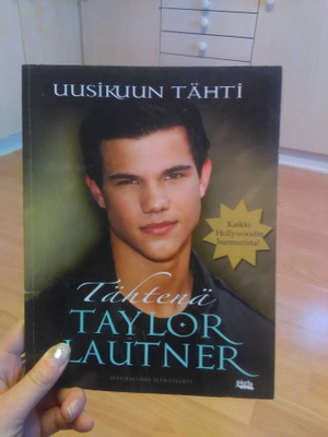 Uusikuun Tähti - Taylor Lautner Kirja