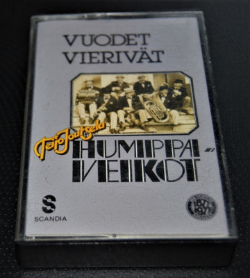 Teijo Joutsela Humppaveikot kasetti, vuodet vierivät 1977