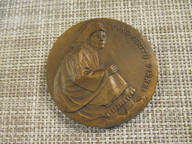 Tyyne-Kerttu Virkki mitali 1987 /Maila Salonen 1987.