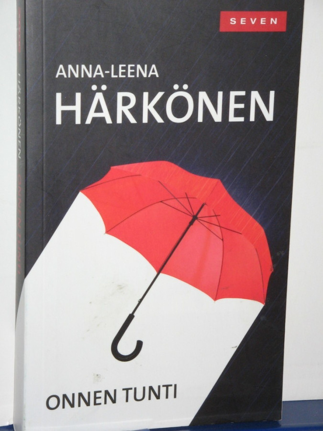Anna-Leena Härkönen : ONNEN TUNTI