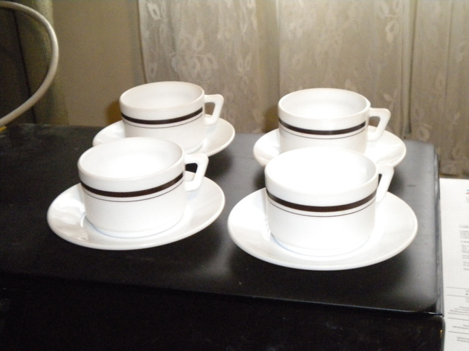 Kahvikuppi (4kpl) + asetti (4kpl)