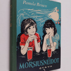 Pamela Brown : Morsiusneidot : tyttöromaani - pikkukuva 1