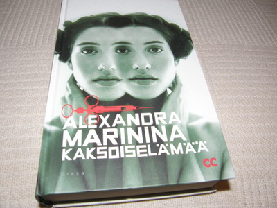 Alexandra Marinina Kaksoiselämää -sid