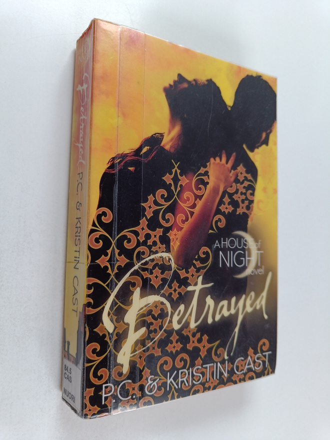 P. C. Cast : Betrayed : a house of night novel