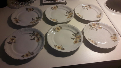 Puolalaiset pullalautaset, 6 kpl