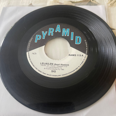 SIG: Leijailen * Hyvää syntymäpäivää * FIN 1985