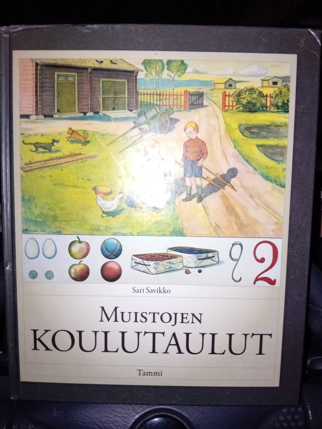 Savikko : Muistojen koulutaulut ( SIS POSTIKULU  )