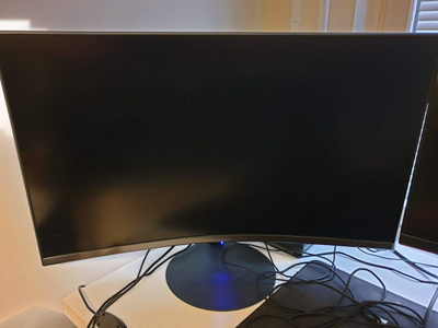 Samsung C27T550 27" -näyttö (Kaareva)