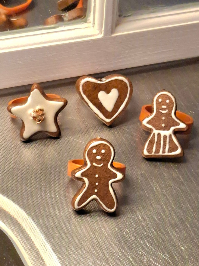 4 kpl JOULUPIPARI SERVETTIRENKAITA