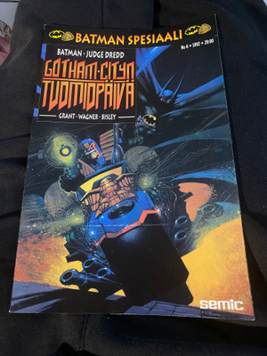 Batman Spesiaali: Batman, Judge Dredd: Gotham Cityn…