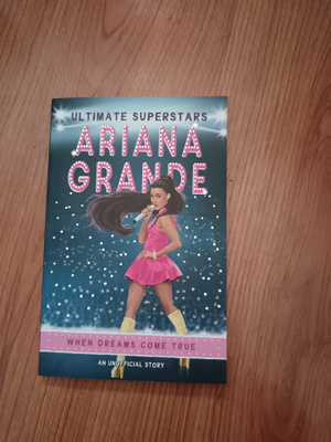 Ultimate super stars Ariana Grande fanikirja