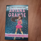 Ultimate super stars Ariana Grande fanikirja - pikkukuva 1