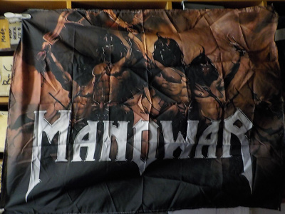 MANOWAR UUSI SEINÄLIPPU (+)