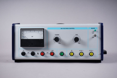 1056. Philip Harris 5kV tasajännitevirtalähde.