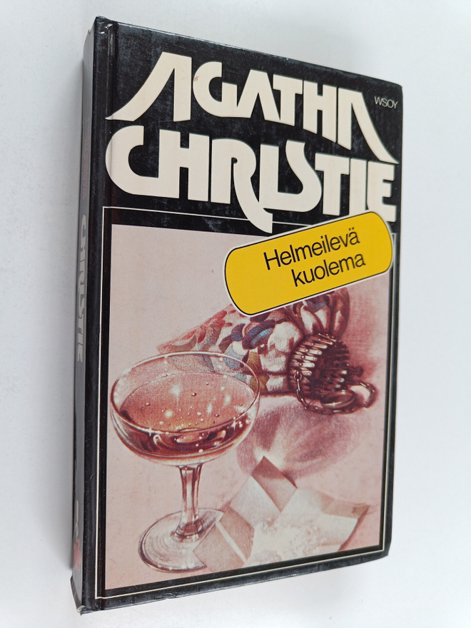 Agatha Christie : Helmeilevä kuolema