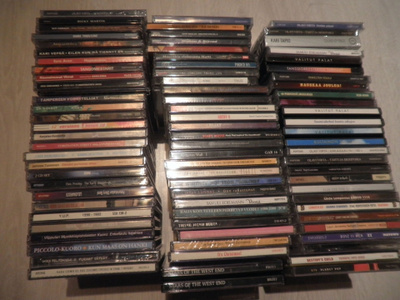 CD-levyjä reilut 80 kpl