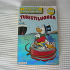 Aku-Ankan taskukirja 244, Turistiluokka - pikkukuva 1