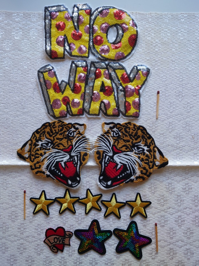 Kangasmerkkejä 11 kpl mm. 2 isoa leopardia