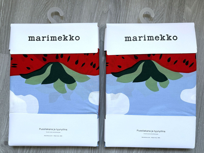 MARIMEKKO MANSIKKAVUORET PUSSILAKANASETTI 2 KPL UUSIA
