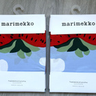 MARIMEKKO MANSIKKAVUORET PUSSILAKANASETTI 2 KPL UUSIA - pikkukuva 1