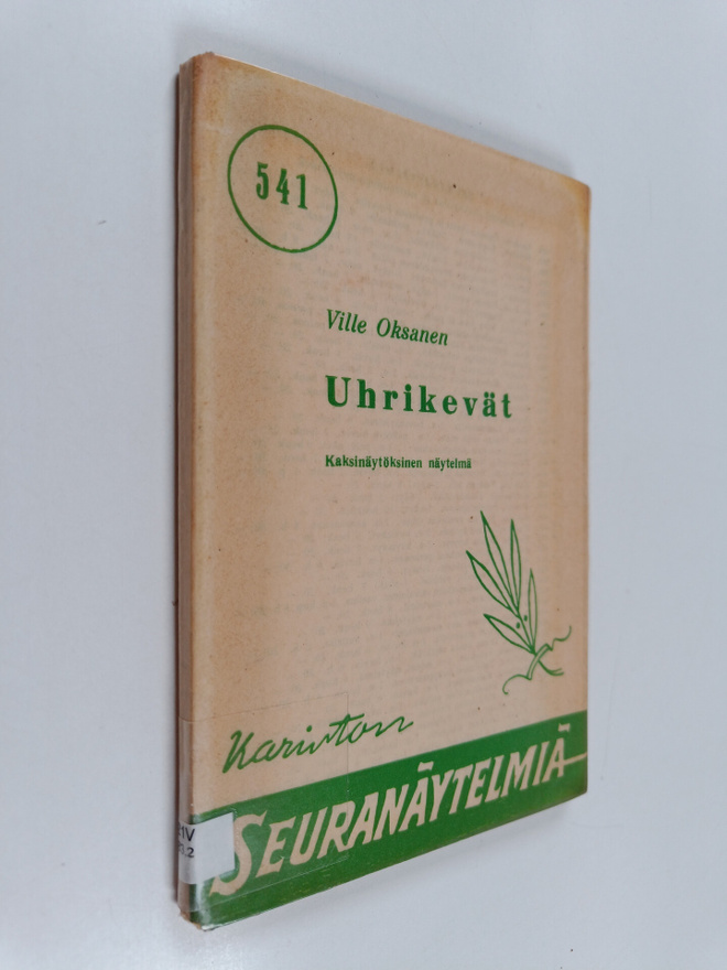 Ville Oksanen : Uhrikevät : kaksinäytöksinen näytelmä