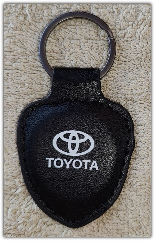 Pieni nahkainen musta Toyota avaimenperä