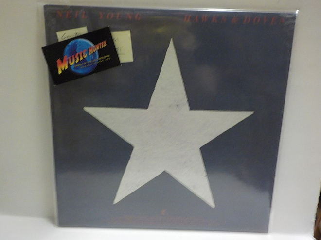 NEIL YOUNG - HAWKS AND DOVES ger-80  M-/M- LP