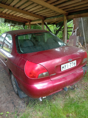 Ford Mondeo 4DSedan 1.8 Katso tarkkaan ja ihmettele.