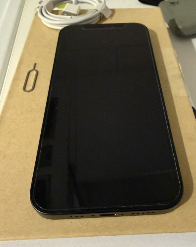 Apple iPhone 12 128 GB musta + kahdet custom-kuoret