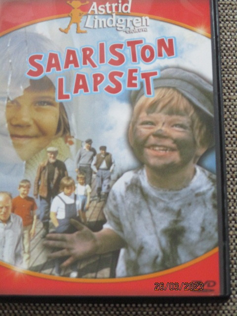 SAARISTON LAPSET - TORVEN OCH SKRÅLLAN (Astrid Lindgren)