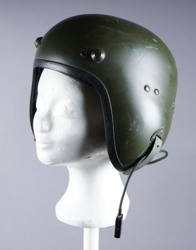 050. Panssarikypärä 'Telehjälm 2', Ruotsin Armeija.