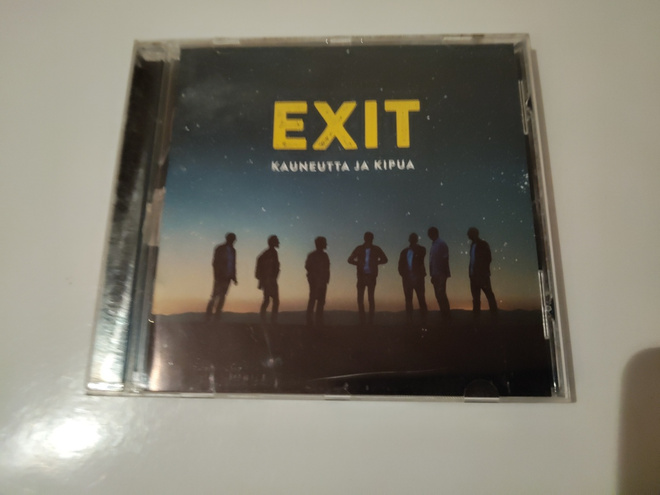 EXIT: KAUNEUTTA JA KIPUA  Pekka Simojoki