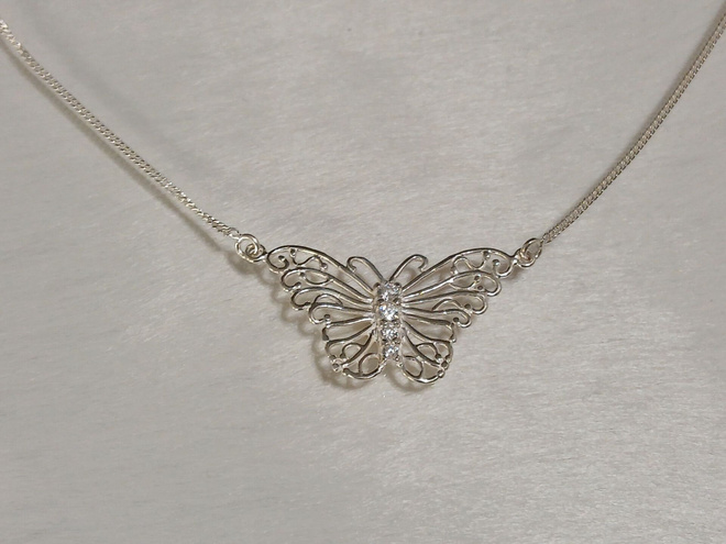 Upea Design Hopea perhaps riipus kaulakoru Butterfly