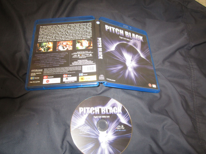 Pitch Black / Pimeän uhka (Blu-ray) ( UUDENVEROINEN )