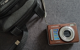 Samsung L310w vanha kamera ja laukku