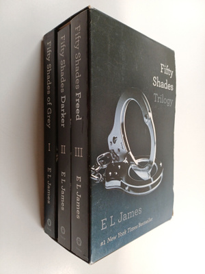 E. L. James : Fifty Shades trilogy : Fifty Shades of Grey...