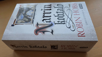 ROBIN HOBB . NARRIN KOHTALO . LORDI KULTAINEN 3