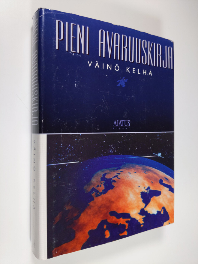 Väinö Kelhä : Pieni avaruuskirja