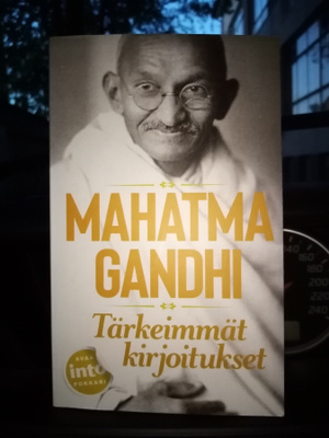 Mahatma Gandhi : Tärkeimmät kirjoitukset ( SIS POSTIKULU)