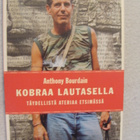 KOBRAA LAUTASELLA  - Anthony Bourdain - pikkukuva 1
