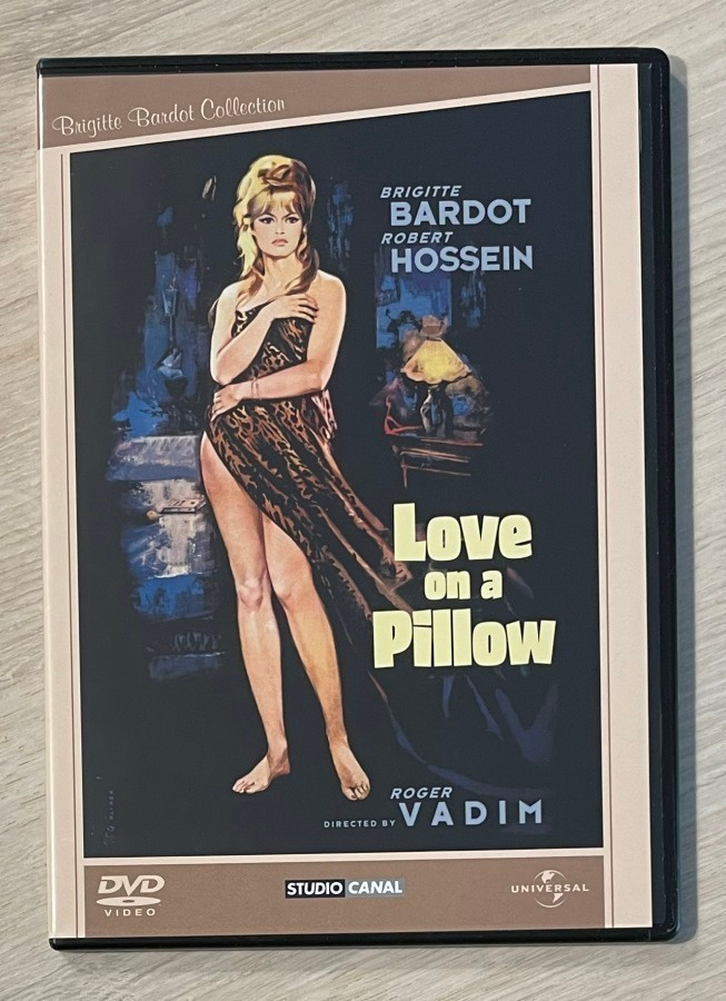 Roger Vadim: SOTILAAN LEPO (1962) Brigitte Bardot