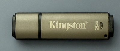 2GB Kingston muistitikku